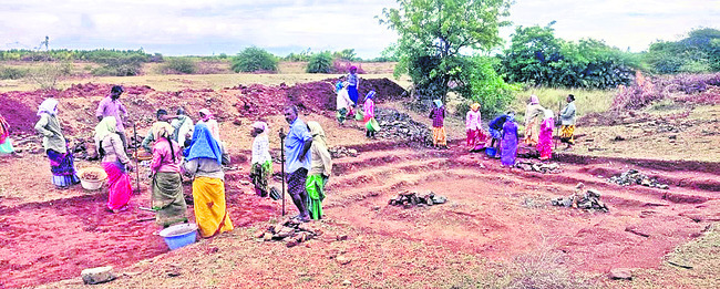 టీడీపీ అధికారంలోకి వచ్చాక ఉపాధి హామీ పథకానికి గ్రహణం పట1