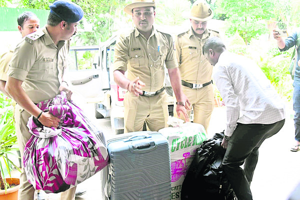 రూ.7 కోట్ల లూటీ కేసు ఛేదన 1