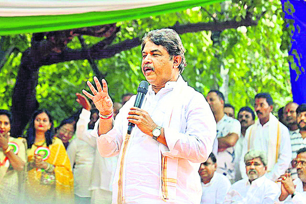 కాషాయంలో సంబరం1