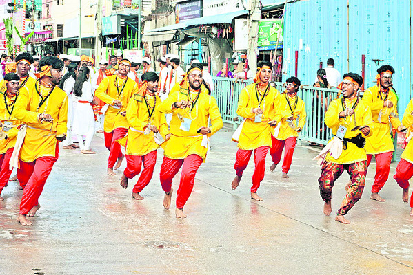 కొలిచి.. తరించి5