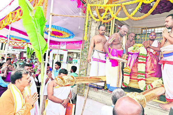 కొలిచి.. తరించి1