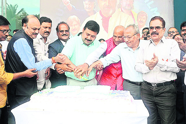 సెల్‌ఫోన్‌ డ్రైవింగ్‌ చేస్తే లైసెన్స్‌ రద్దు 4