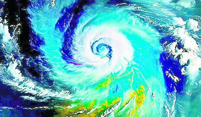 బంగాళాఖాతంలో అల్పపీడనం 
2