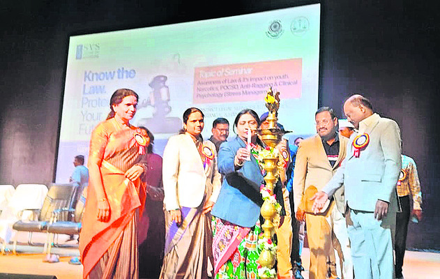 సీనియర్లతో  ఫ్రెండ్లీగా ఉండాలి2