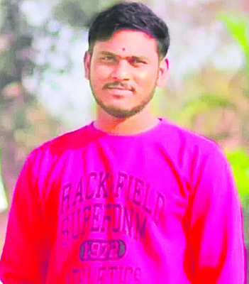 కేక్‌ తేవడానికి వెళ్తుండగా.. 1