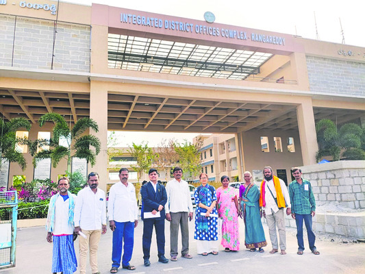 ఉద్యమకారులను  ఆదుకునేలా చూడండి
1