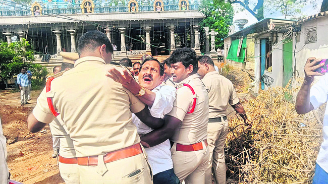 టీడీపీలో షాపింగ్‌ కాంప్లెక్స్‌ చిచ్చు 1