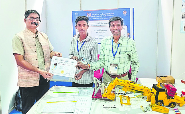 ప్రతిభ చాటి.. పతకాలు సాధించి..
2