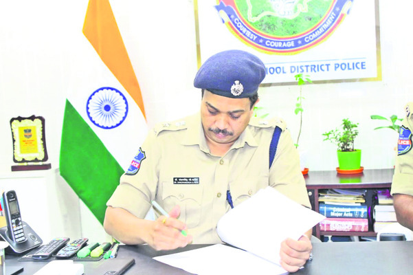 బాధ్యతలు స్వీకరించిన ఎస్పీ సంగ్రామ్‌సింగ్‌ పాటిల్‌ 
1