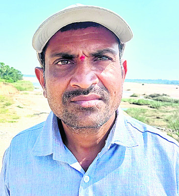 పొలాలు ఇక పడావే 
2