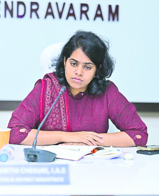 కిక్కిరిసిన అన్నవరప్పాడు 1