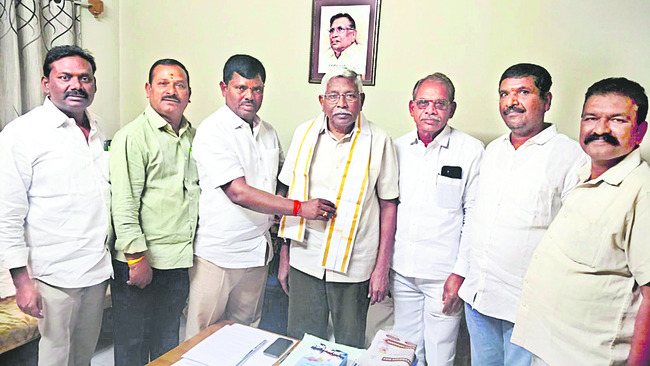 ఉద్యమకారులను  ఆదుకునేలా చూడండి
2