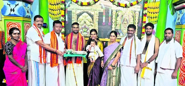 శ్రీశైల దేవస్థానానికి వెండి వస్తువుల బహూకరణ 1