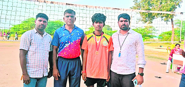 సెల్‌ఫోన్‌ డ్రైవింగ్‌ చేస్తే లైసెన్స్‌ రద్దు 5