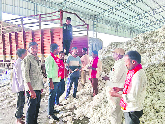 కొడంగల్‌ పోస్టాఫీస్‌లో ఆధార్‌ సేవలు 1