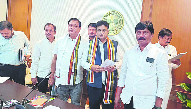 హరీశ్‌రావుకు జాతర ఆహ్వానం1