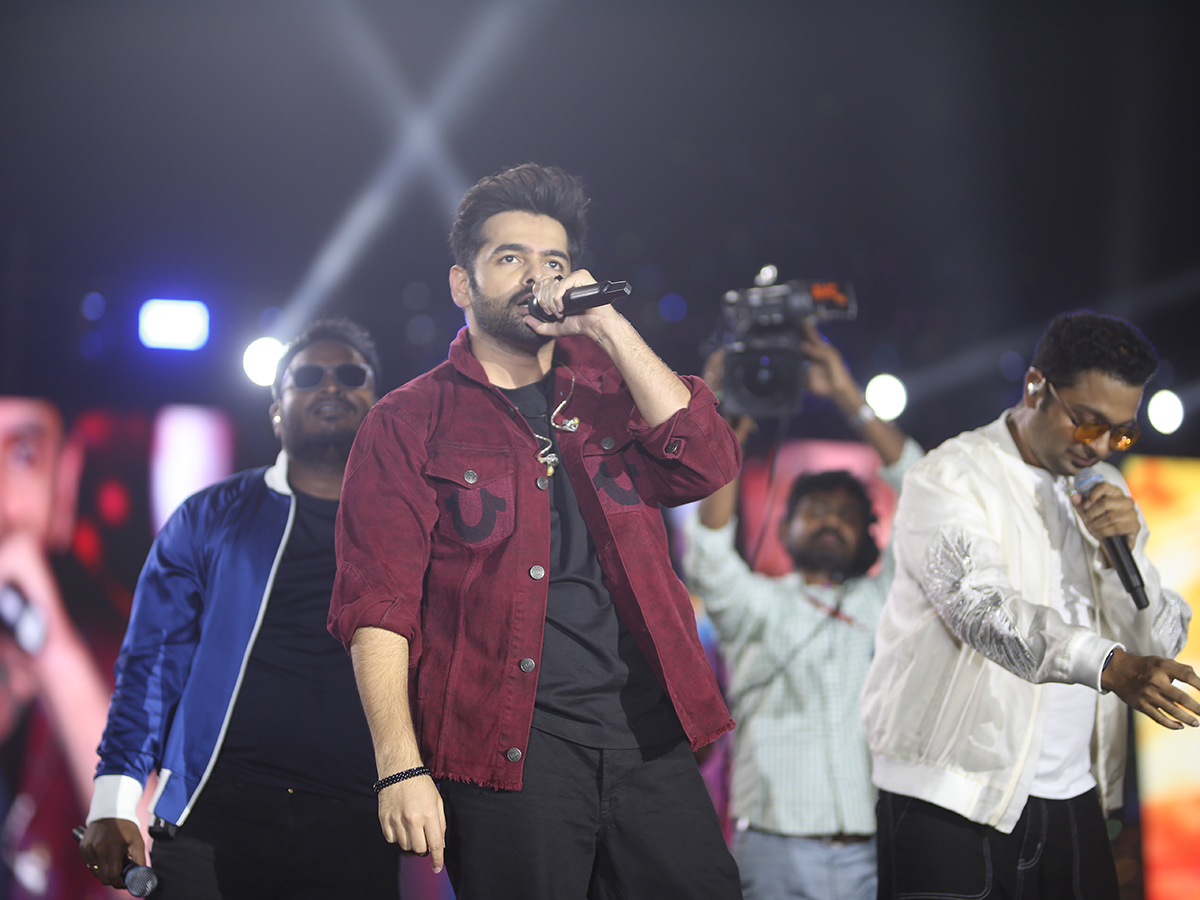 Andhra King Taluka Musical Concert At Visakhapatnam Photos1