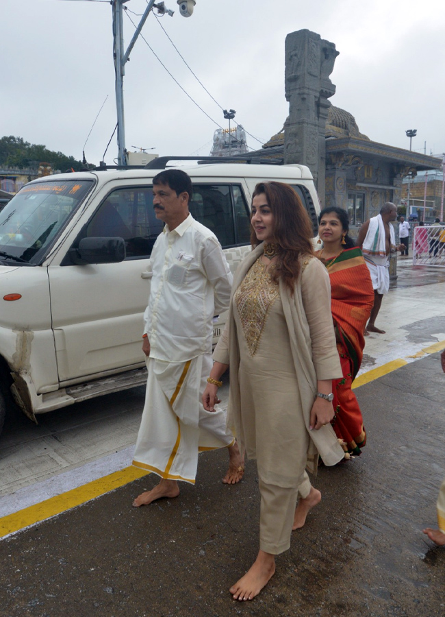 Actress Nikki Galrani at Tirumala Srivari Seva Photos2