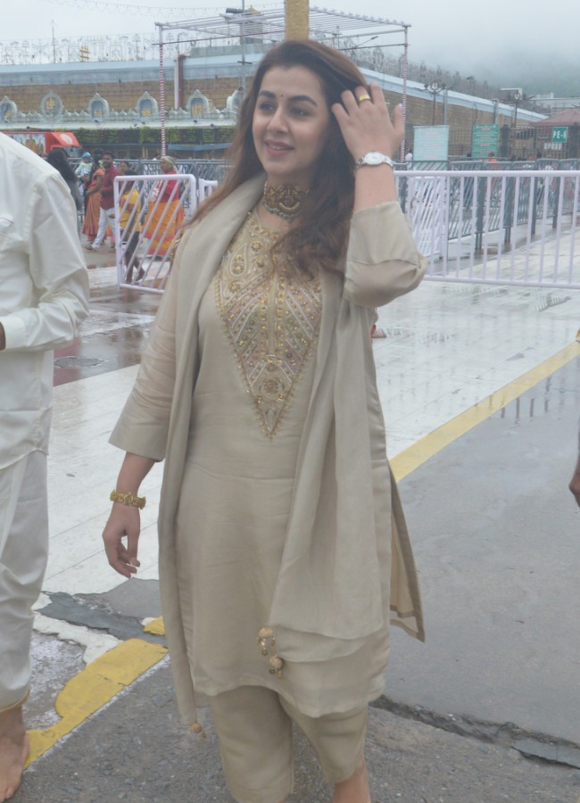 Actress Nikki Galrani at Tirumala Srivari Seva Photos12