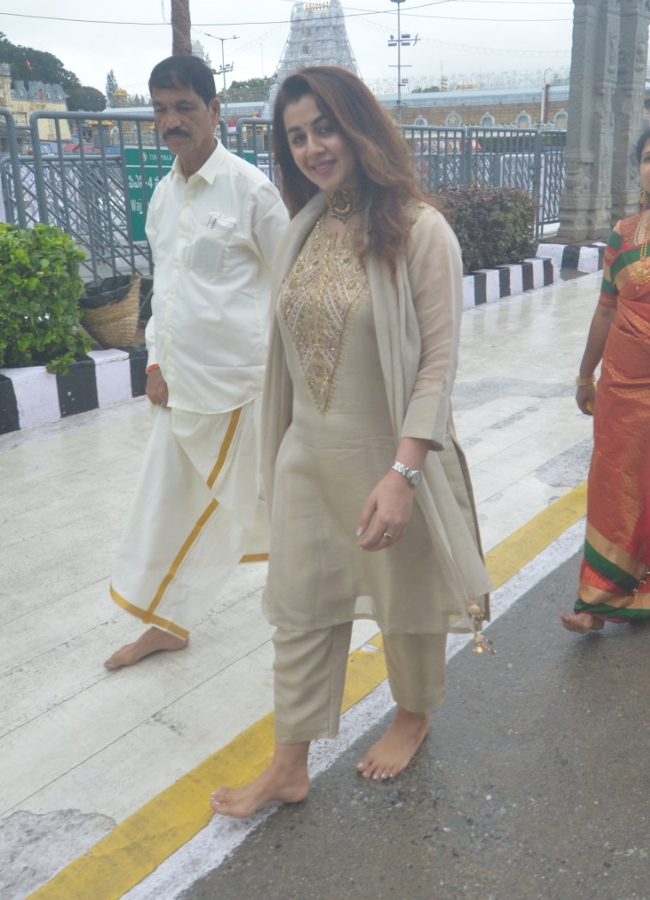 Actress Nikki Galrani at Tirumala Srivari Seva Photos3