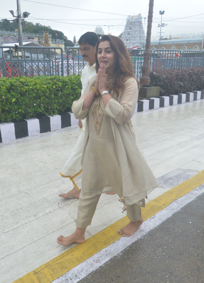 Actress Nikki Galrani at Tirumala Srivari Seva Photos5