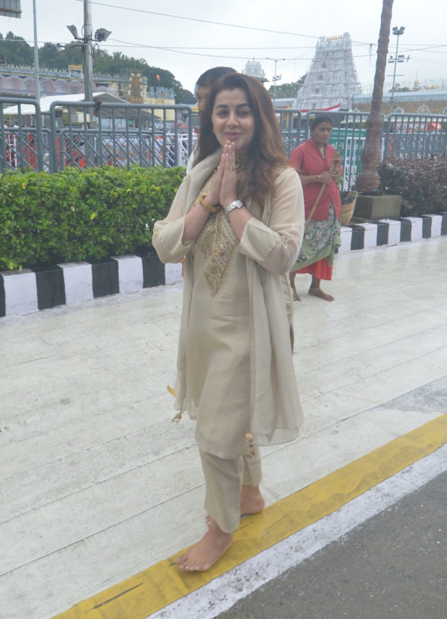 Actress Nikki Galrani at Tirumala Srivari Seva Photos6