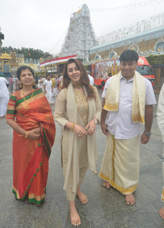 Actress Nikki Galrani at Tirumala Srivari Seva Photos7