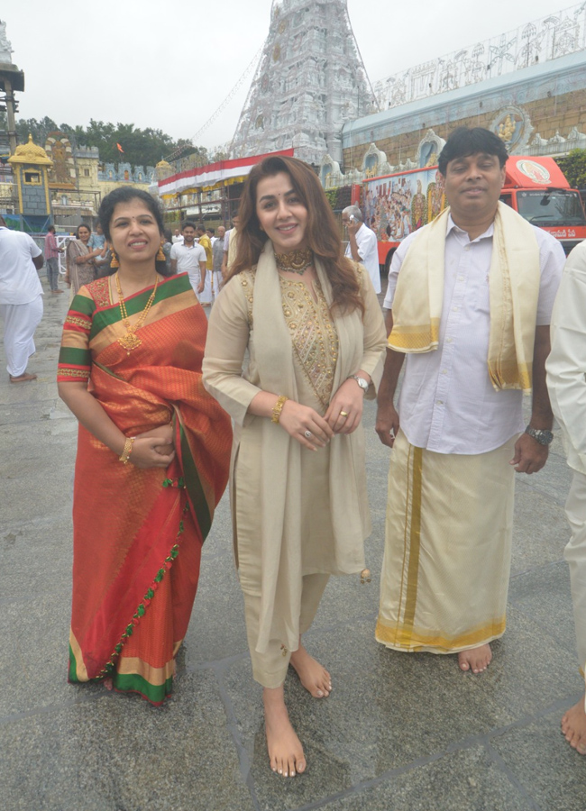 Actress Nikki Galrani at Tirumala Srivari Seva Photos8