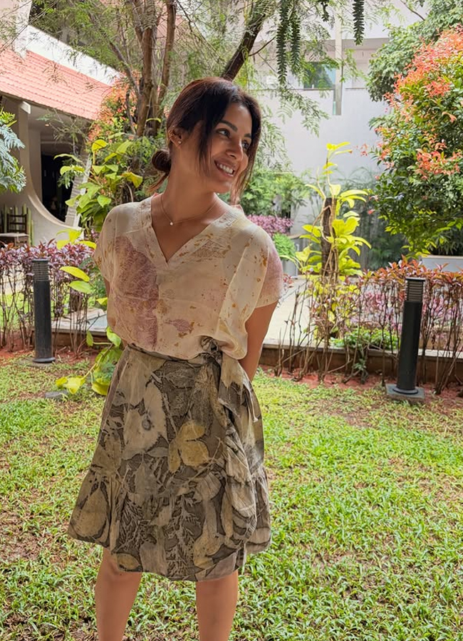Samyukta in a dress designed with leaves and flowers (Photos)13