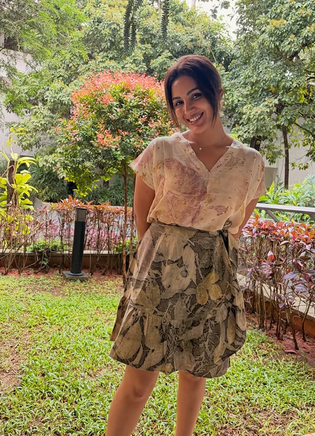Samyukta in a dress designed with leaves and flowers (Photos)4