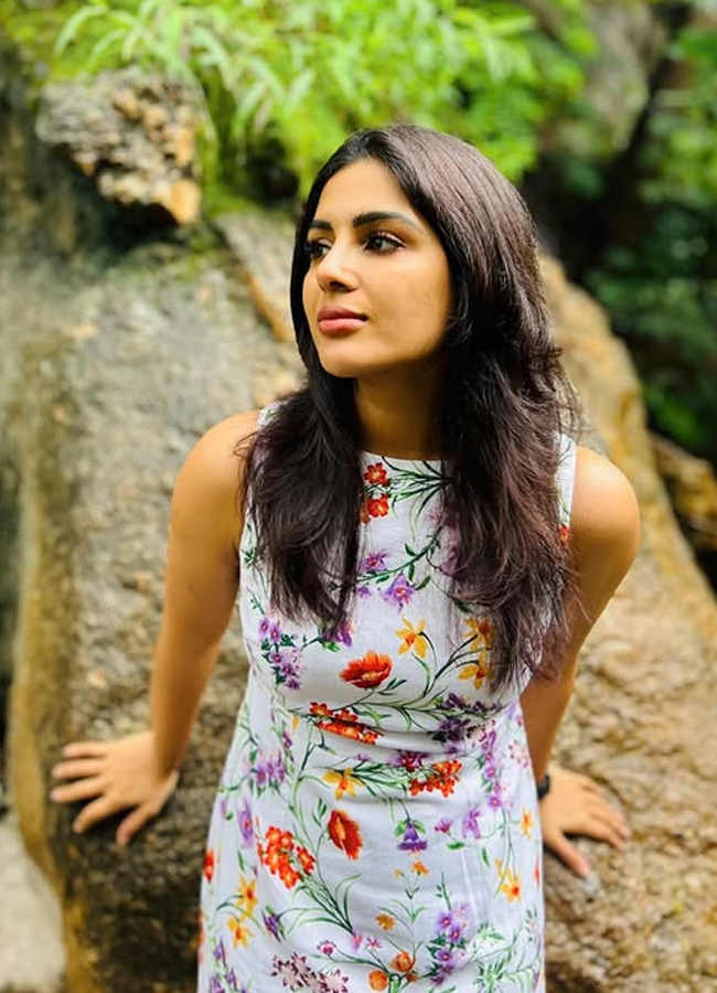 Samyukta in a dress designed with leaves and flowers (Photos)6
