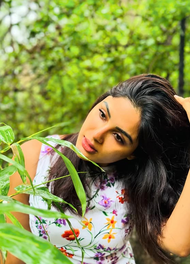 Samyukta in a dress designed with leaves and flowers (Photos)10