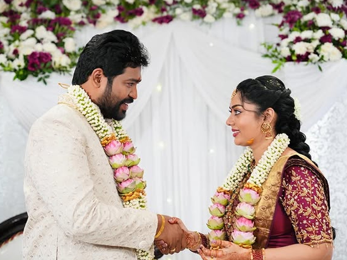 Telugu serial actress's engagement with her boyfriend (Photos)6