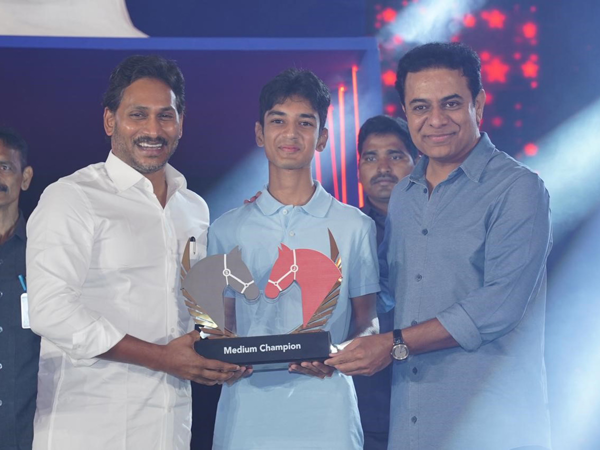 YS Jagan and KTR Attend Private Event in Bengaluru 4