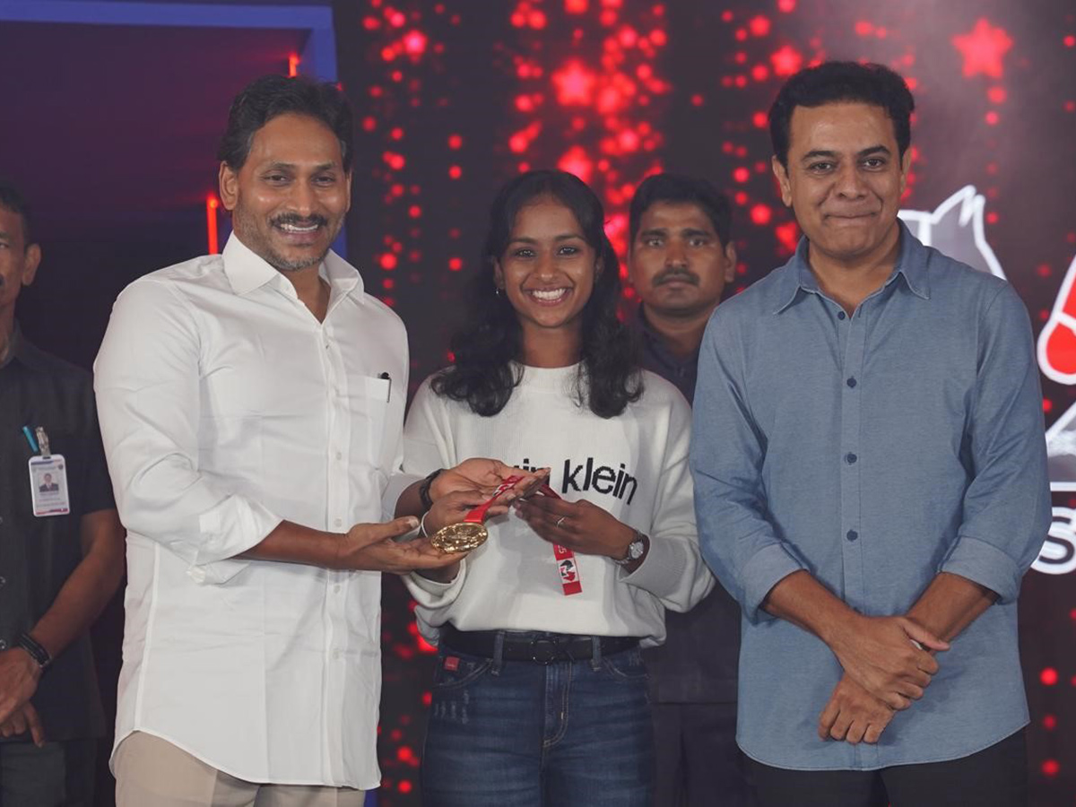 YS Jagan and KTR Attend Private Event in Bengaluru 5