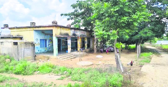 ప్రచారం మోత.. మారని బడి రాత! 1