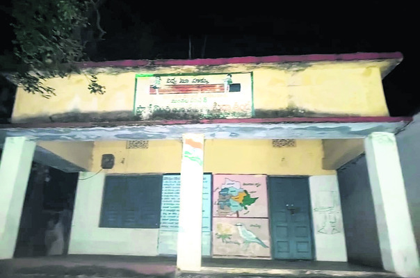 ప్రచారం మోత.. మారని బడి రాత! 2