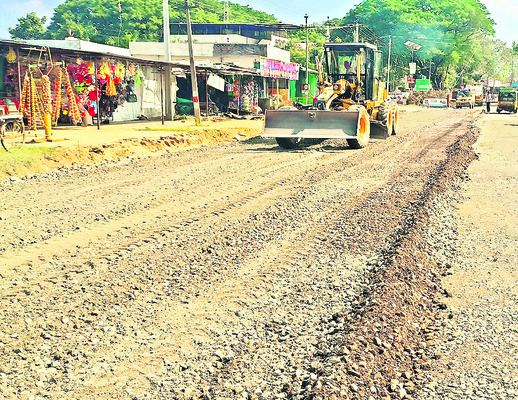 నత్తనడకన పనులు1