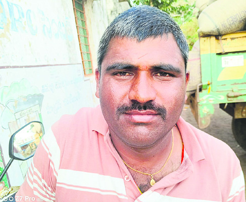 యంత్రాలు లేక.. పంటలు తెగక3