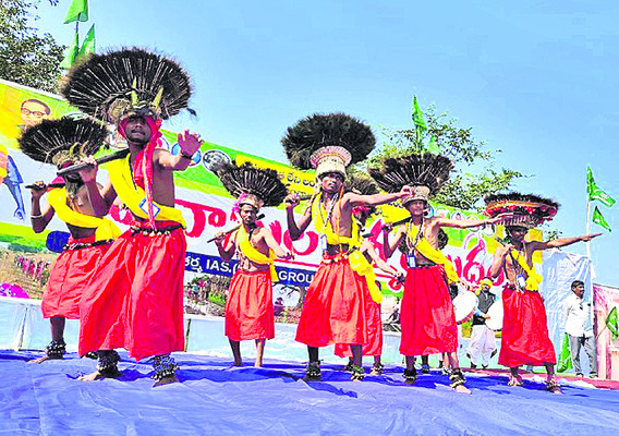 ● లంబాడీలను ఎస్టీ జాబితా నుంచి తొలగించాలని నాయకుల డిమాం4