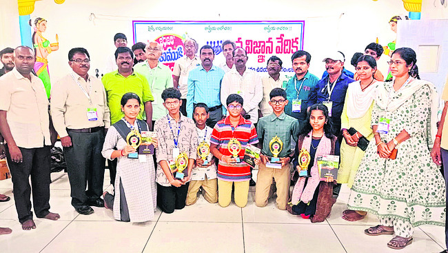 విద్యార్థులకు  చెకుముకి పోటీలు 2