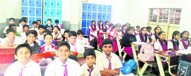 ‘సాక్షి’ స్పెల్‌బీ, మ్యాథ్‌బీకి విశేష స్పందన 1