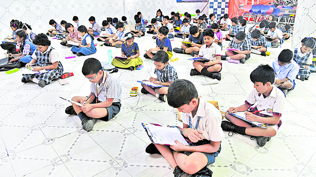 ఉత్సాహంగా ‘సాక్షి స్పెల్‌ బీ, మ్యాథ్‌ బీ’1