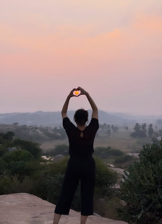 Anchor rashmi gautam latest photos11