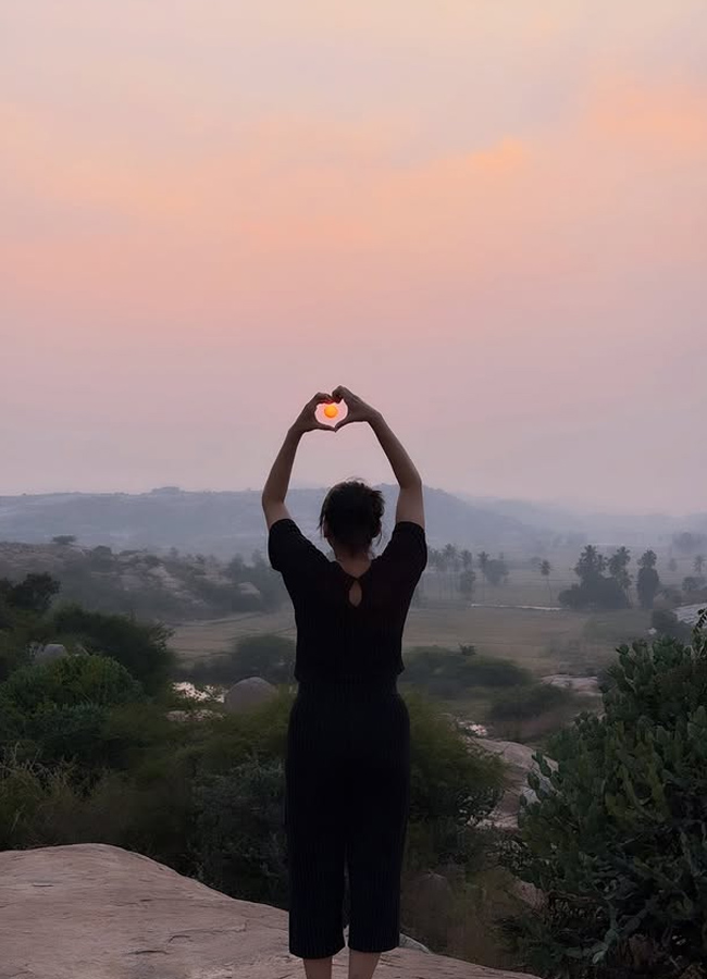 Anchor rashmi gautam latest photos12