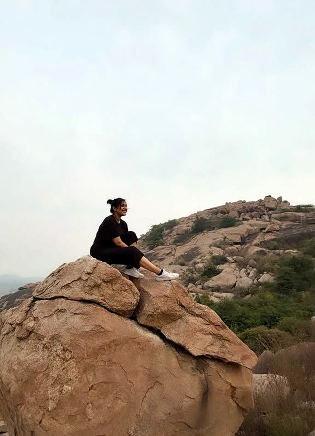 Anchor rashmi gautam latest photos4