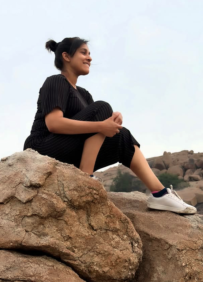 Anchor rashmi gautam latest photos5