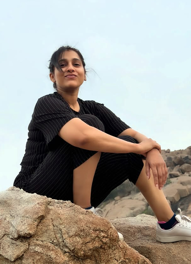 Anchor rashmi gautam latest photos8