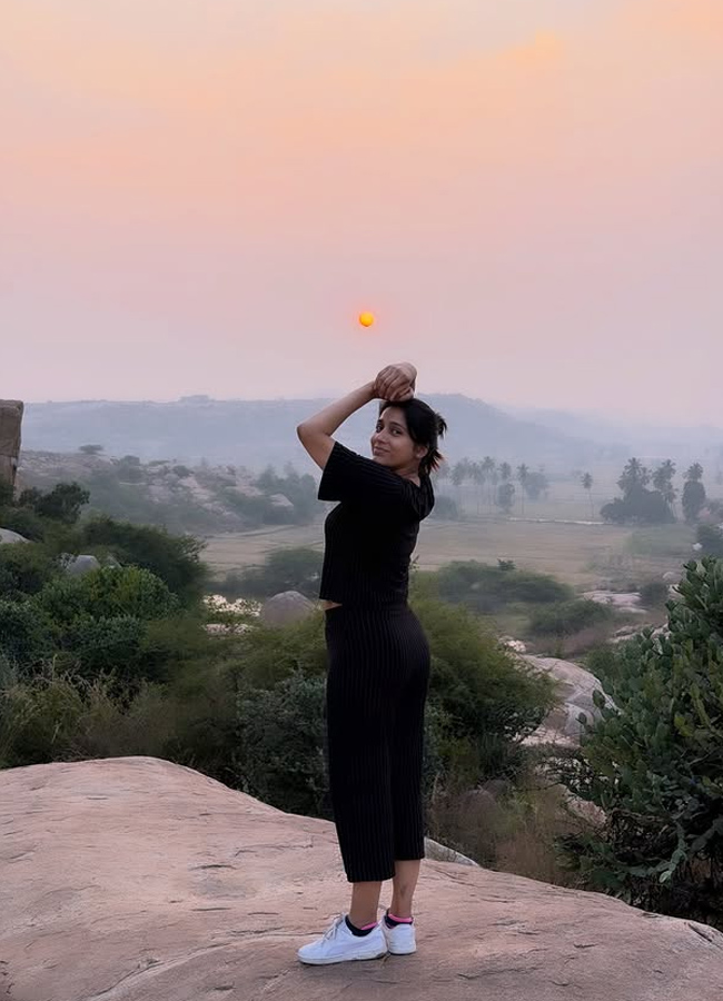 Anchor rashmi gautam latest photos9