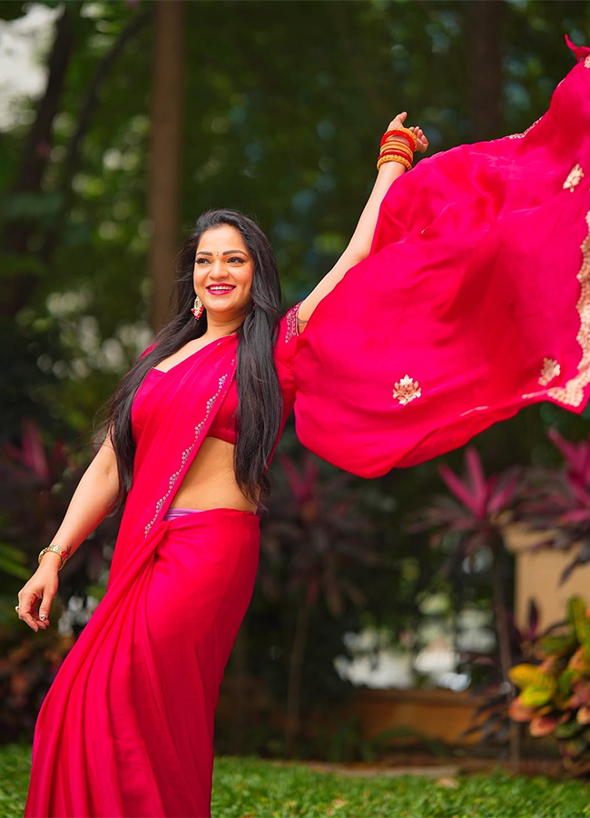 Bigg Boss Fame Ashwini Sri HD Photos4